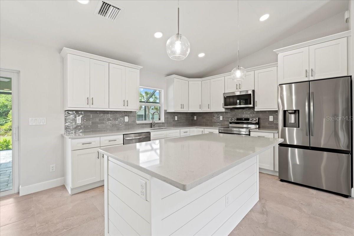 Image 11 of 37 For 10237 Deerwood Avenue