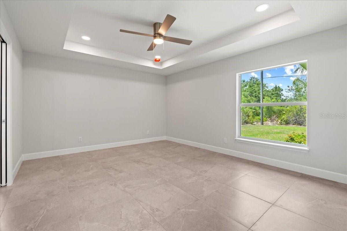 Image 13 of 37 For 10237 Deerwood Avenue