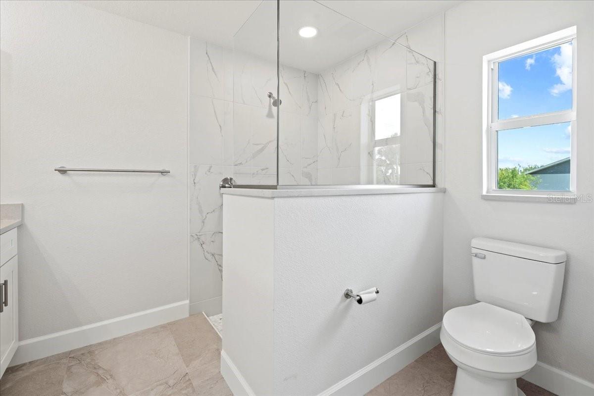 Image 17 of 37 For 10237 Deerwood Avenue