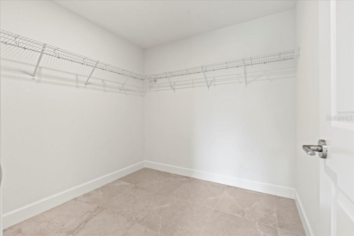 Image 18 of 37 For 10237 Deerwood Avenue