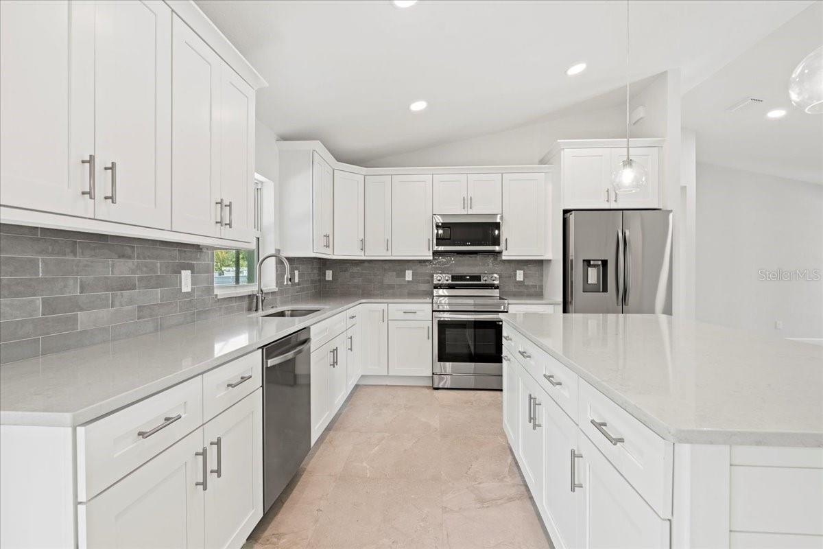 Image 7 of 37 For 10237 Deerwood Avenue