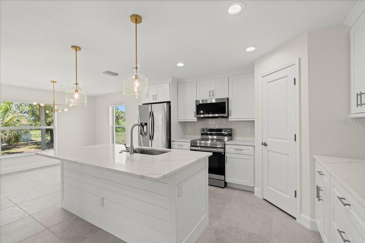Image 10 of 39 For 9073 Fruitland Avenue
