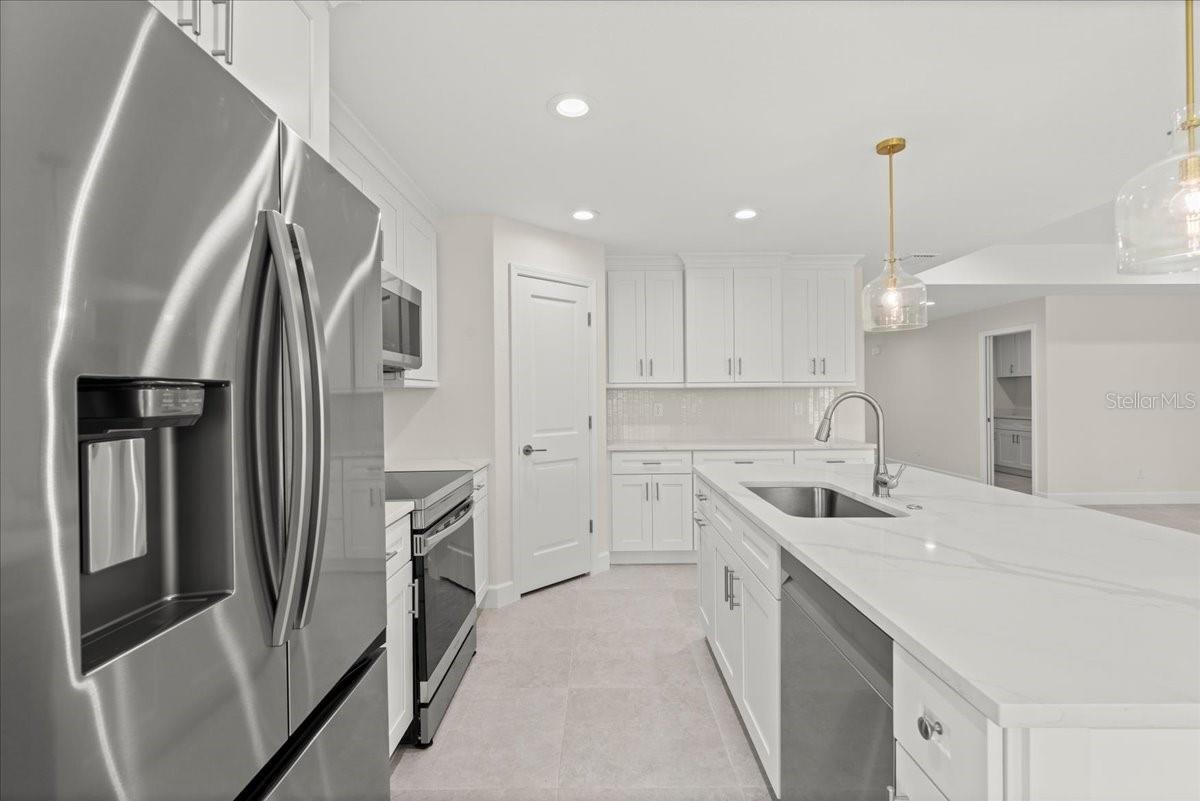 Image 11 of 39 For 9073 Fruitland Avenue