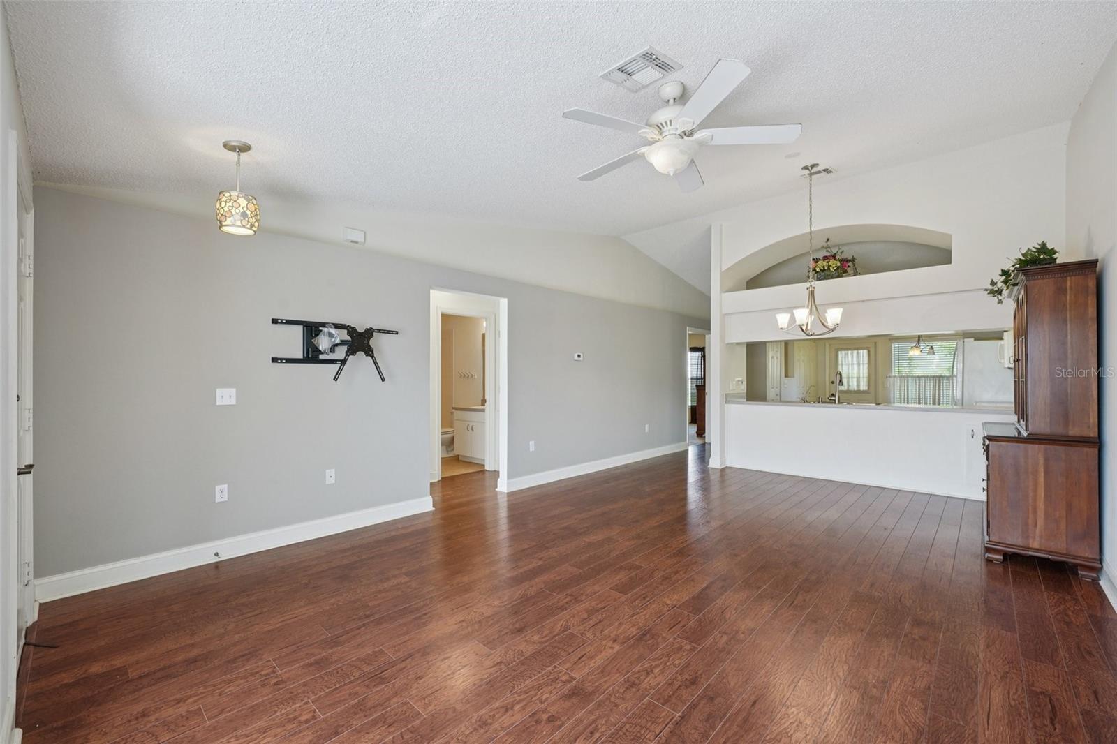 Listing photo id 8 for 38237 Eucalyptus Drive