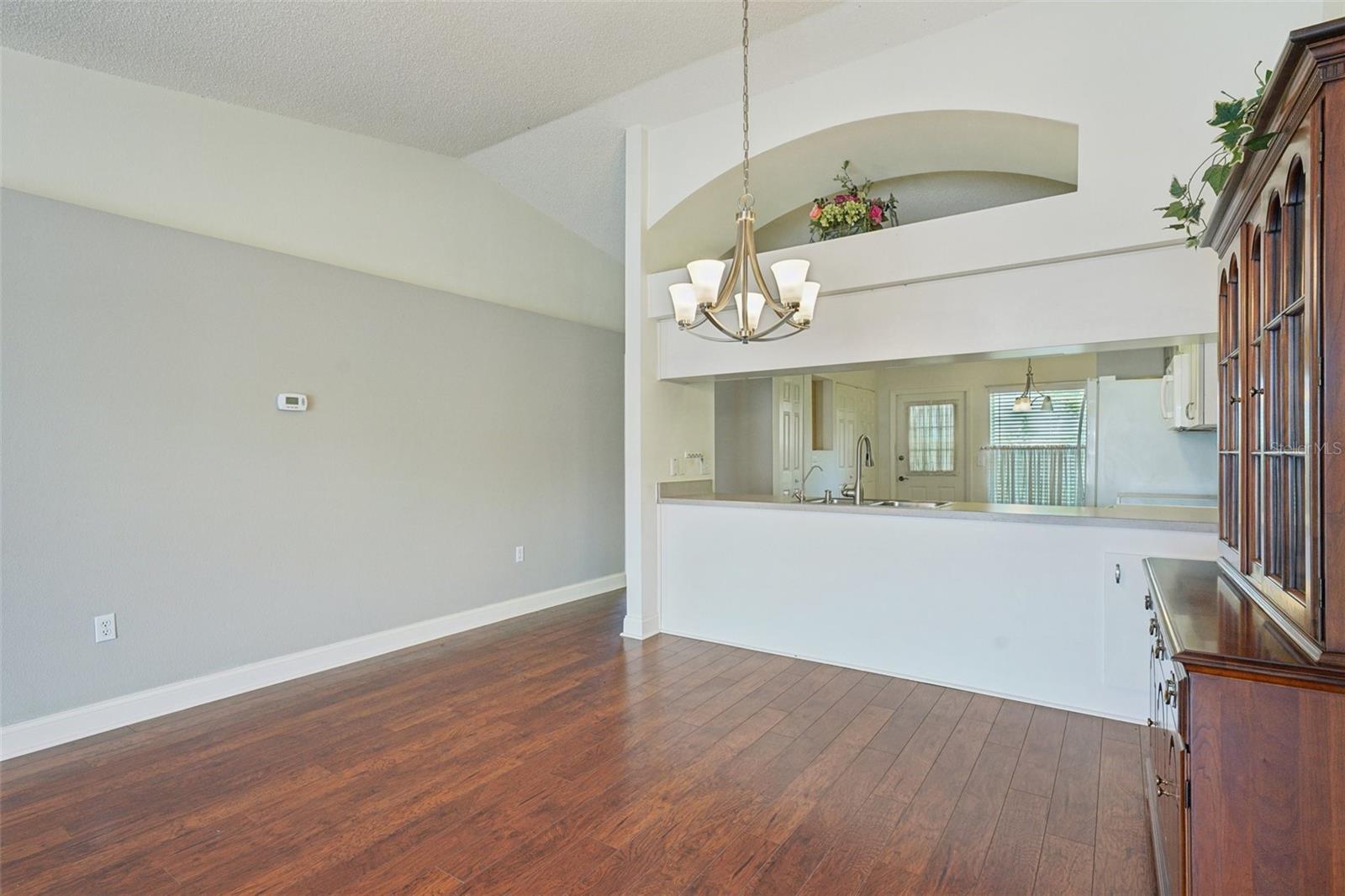Listing photo id 9 for 38237 Eucalyptus Drive