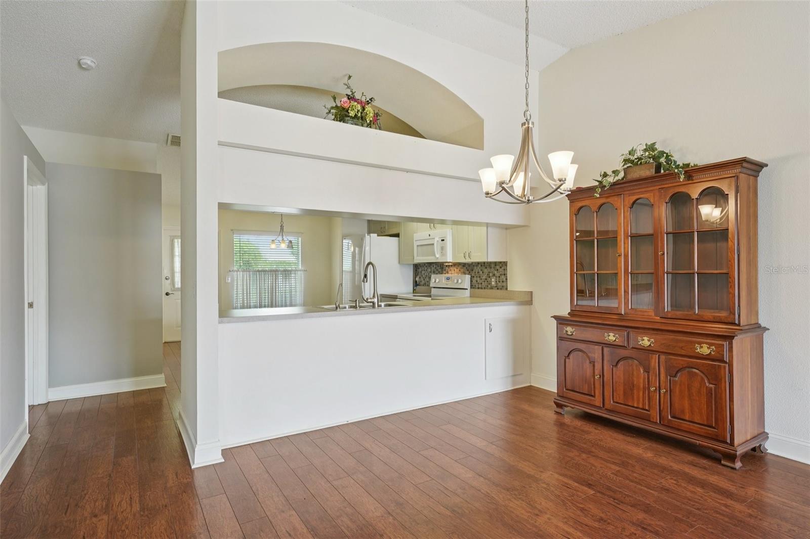 Listing photo id 11 for 38237 Eucalyptus Drive