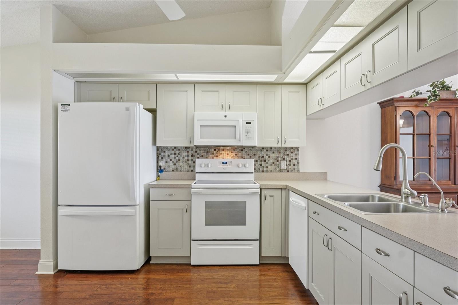 Listing photo id 14 for 38237 Eucalyptus Drive