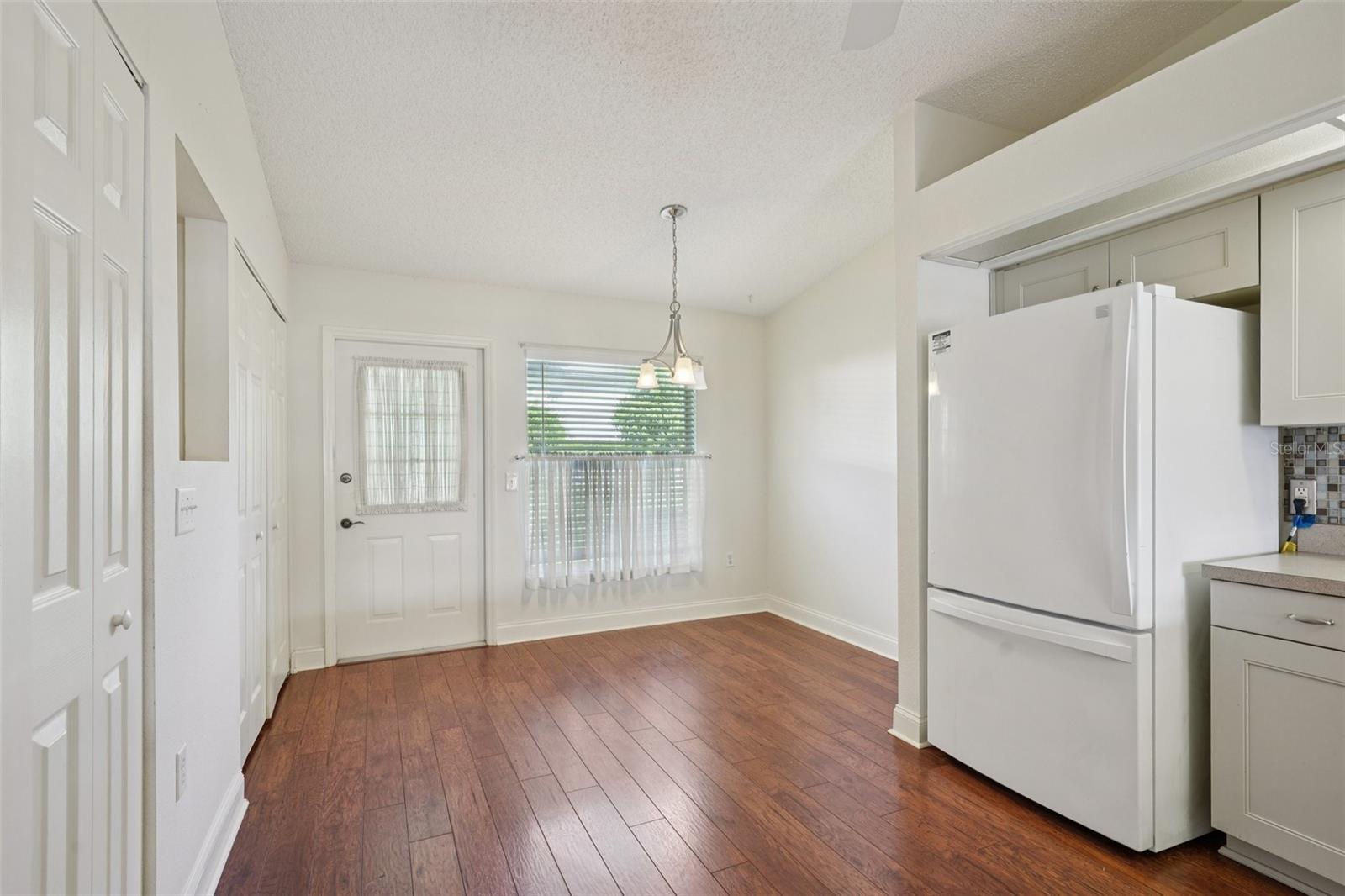 Listing photo id 18 for 38237 Eucalyptus Drive