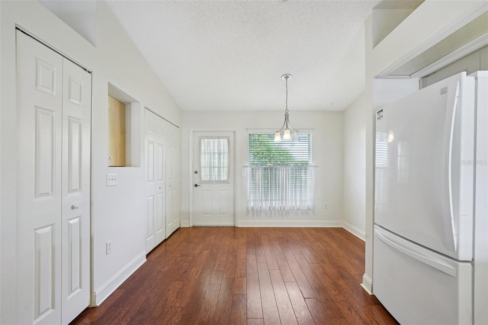 Listing photo id 19 for 38237 Eucalyptus Drive
