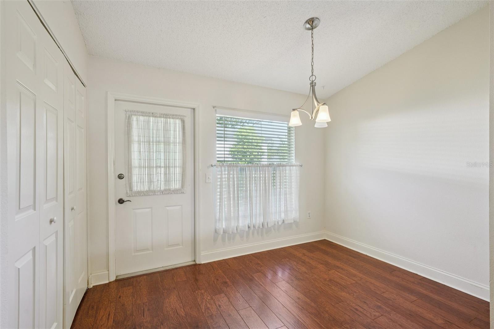 Listing photo id 20 for 38237 Eucalyptus Drive