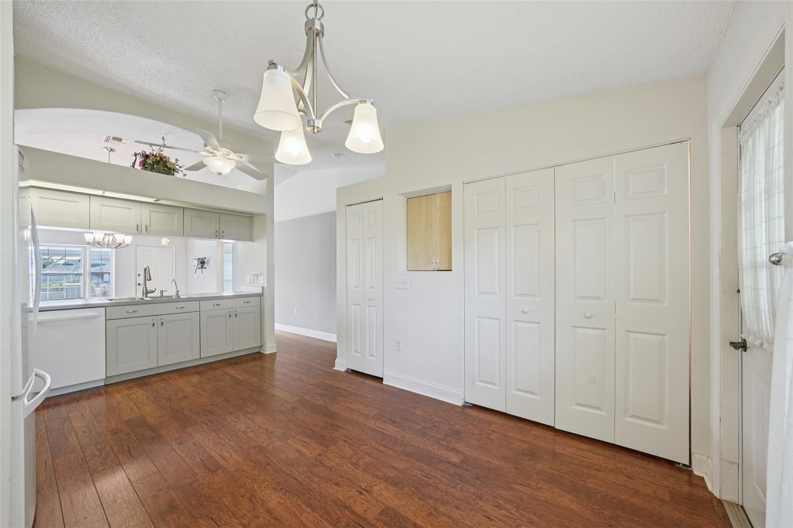 Listing photo id 22 for 38237 Eucalyptus Drive