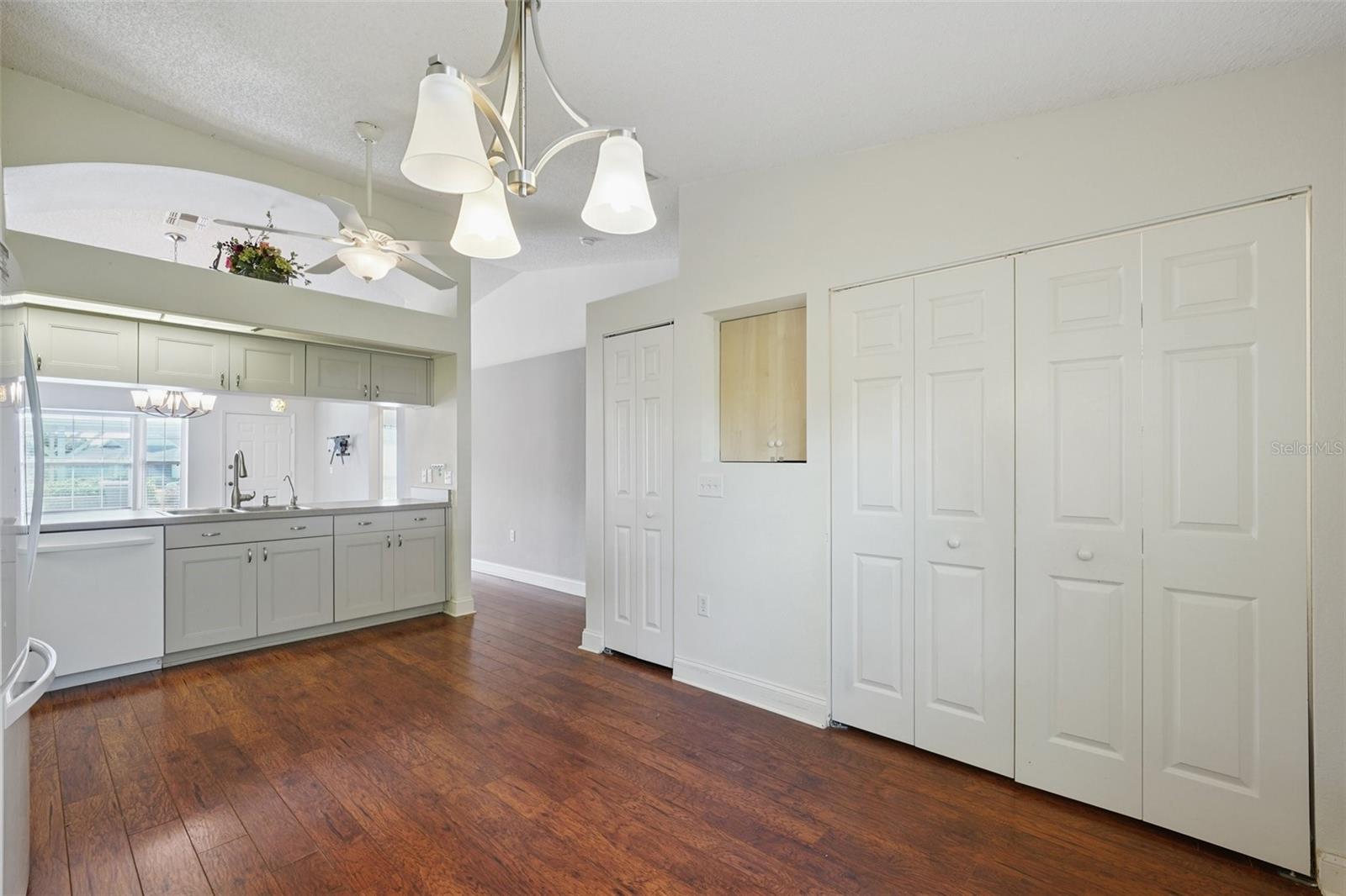 Listing photo id 23 for 38237 Eucalyptus Drive