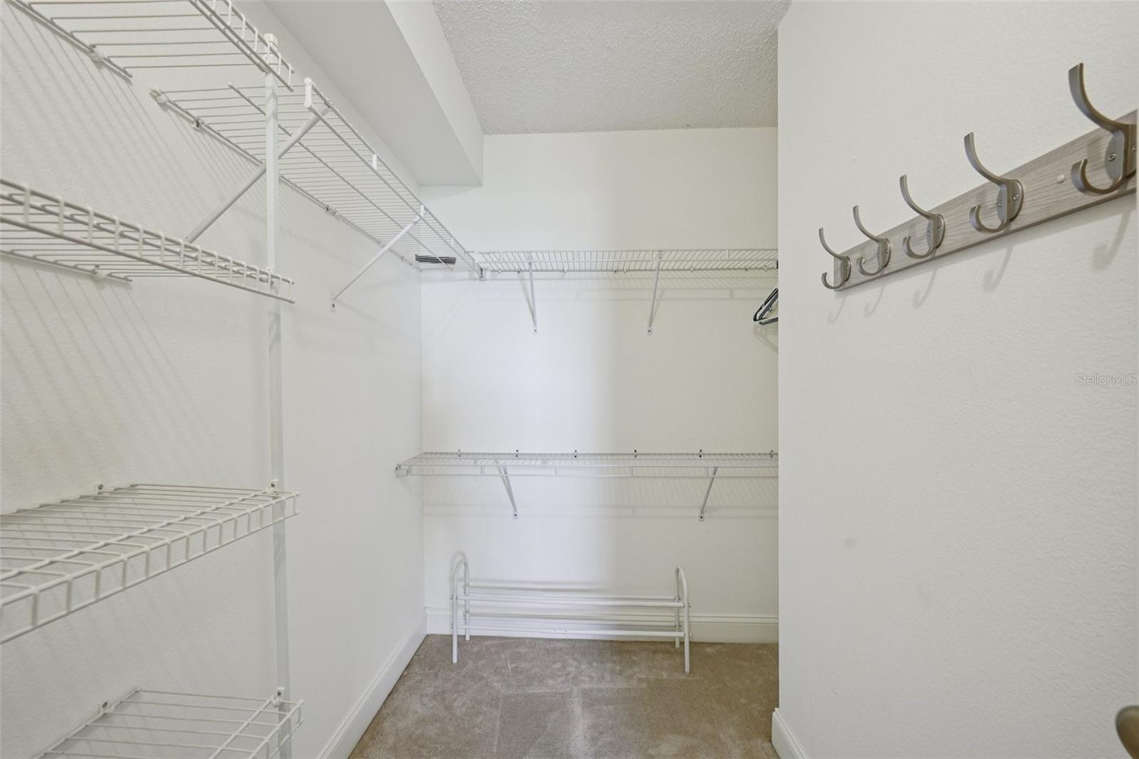 Listing photo id 32 for 38237 Eucalyptus Drive
