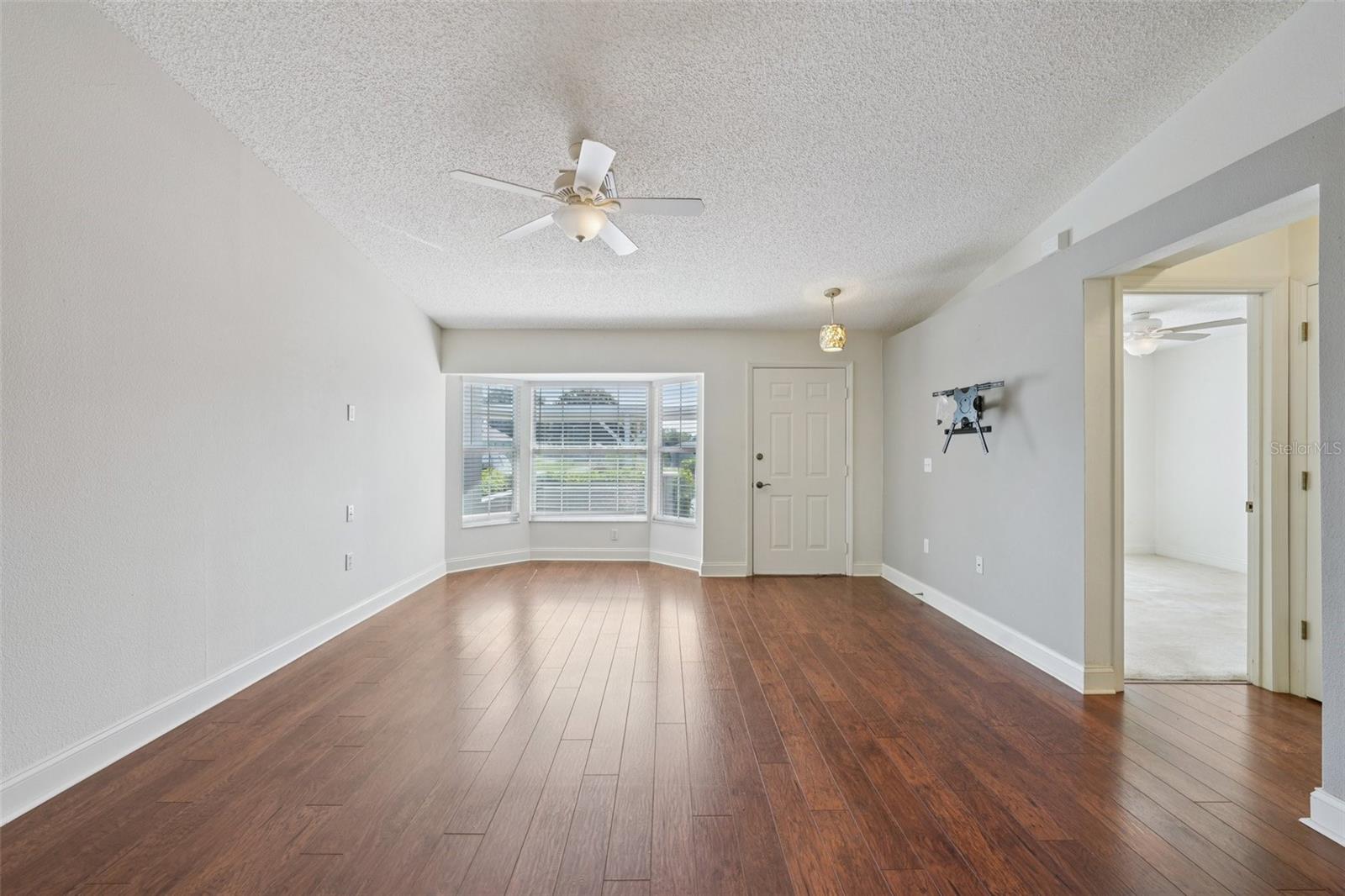 Listing photo id 2 for 38237 Eucalyptus Drive