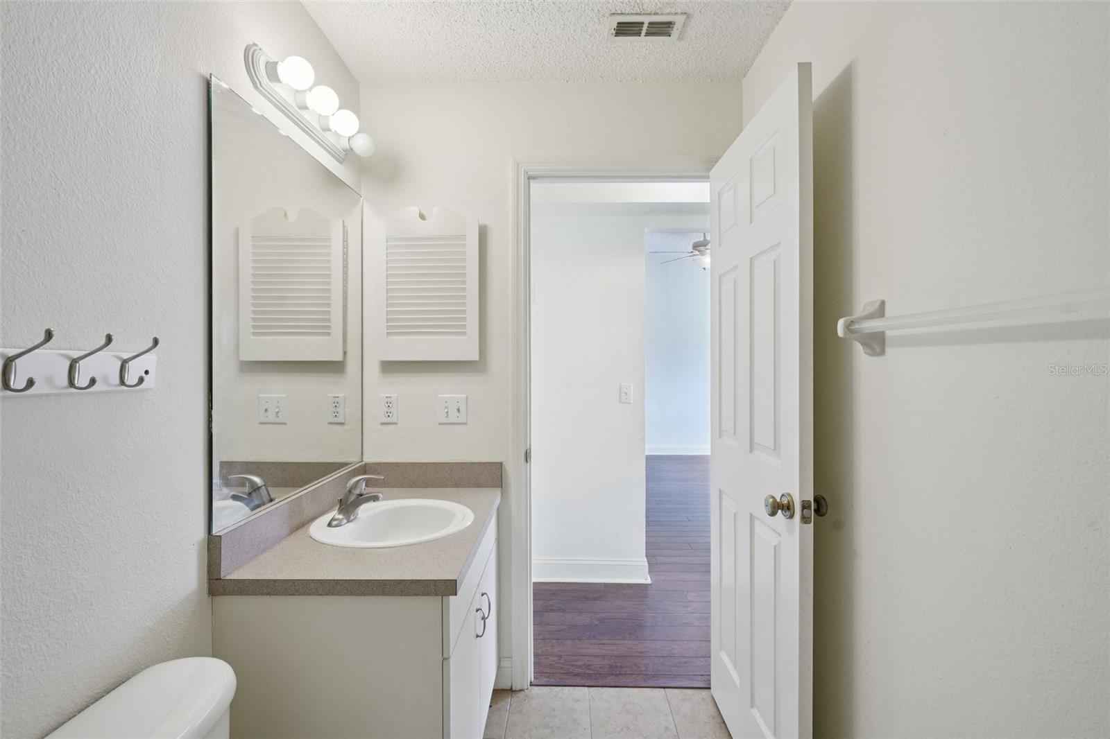 Listing photo id 38 for 38237 Eucalyptus Drive