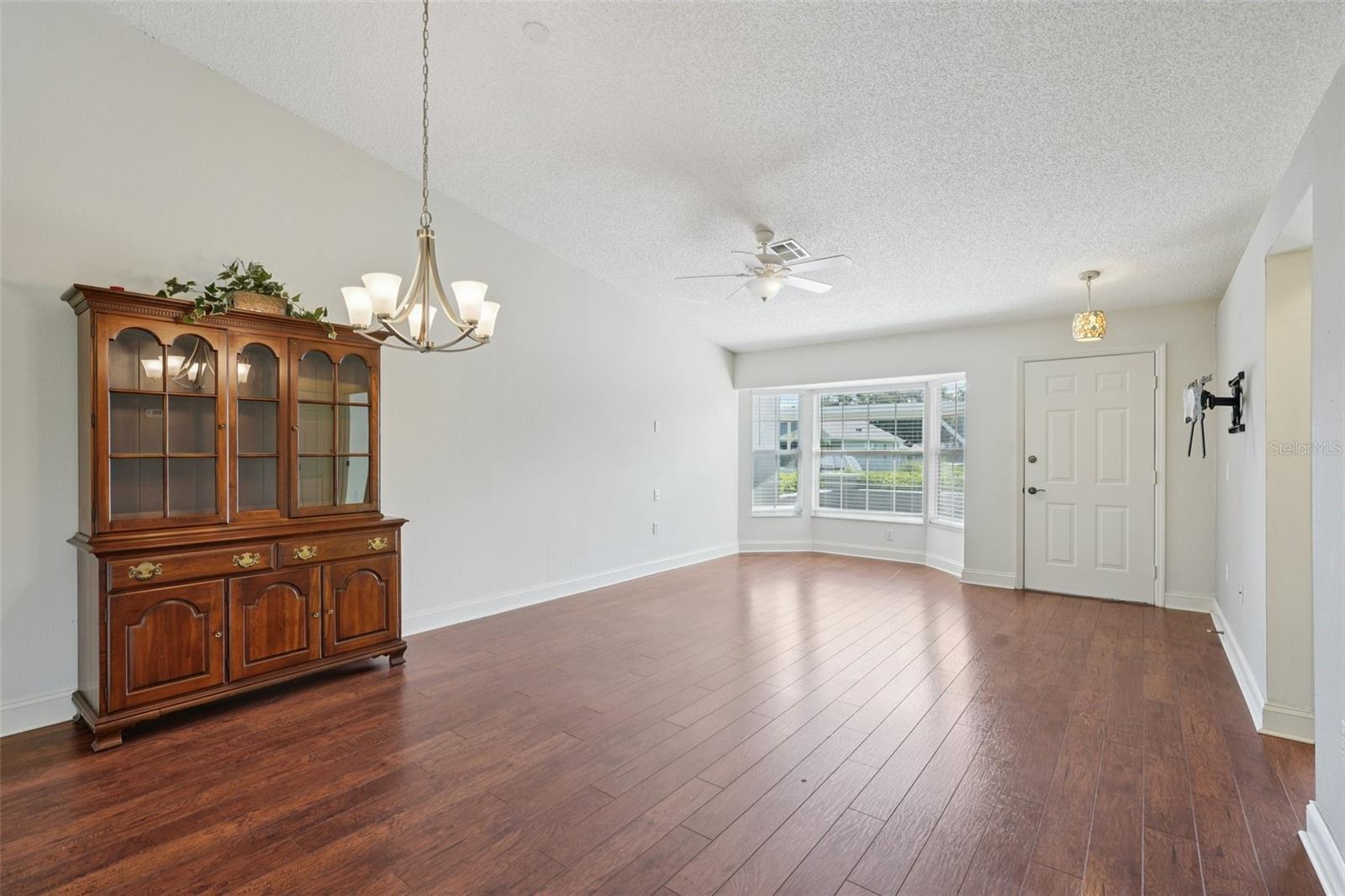Listing photo id 4 for 38237 Eucalyptus Drive