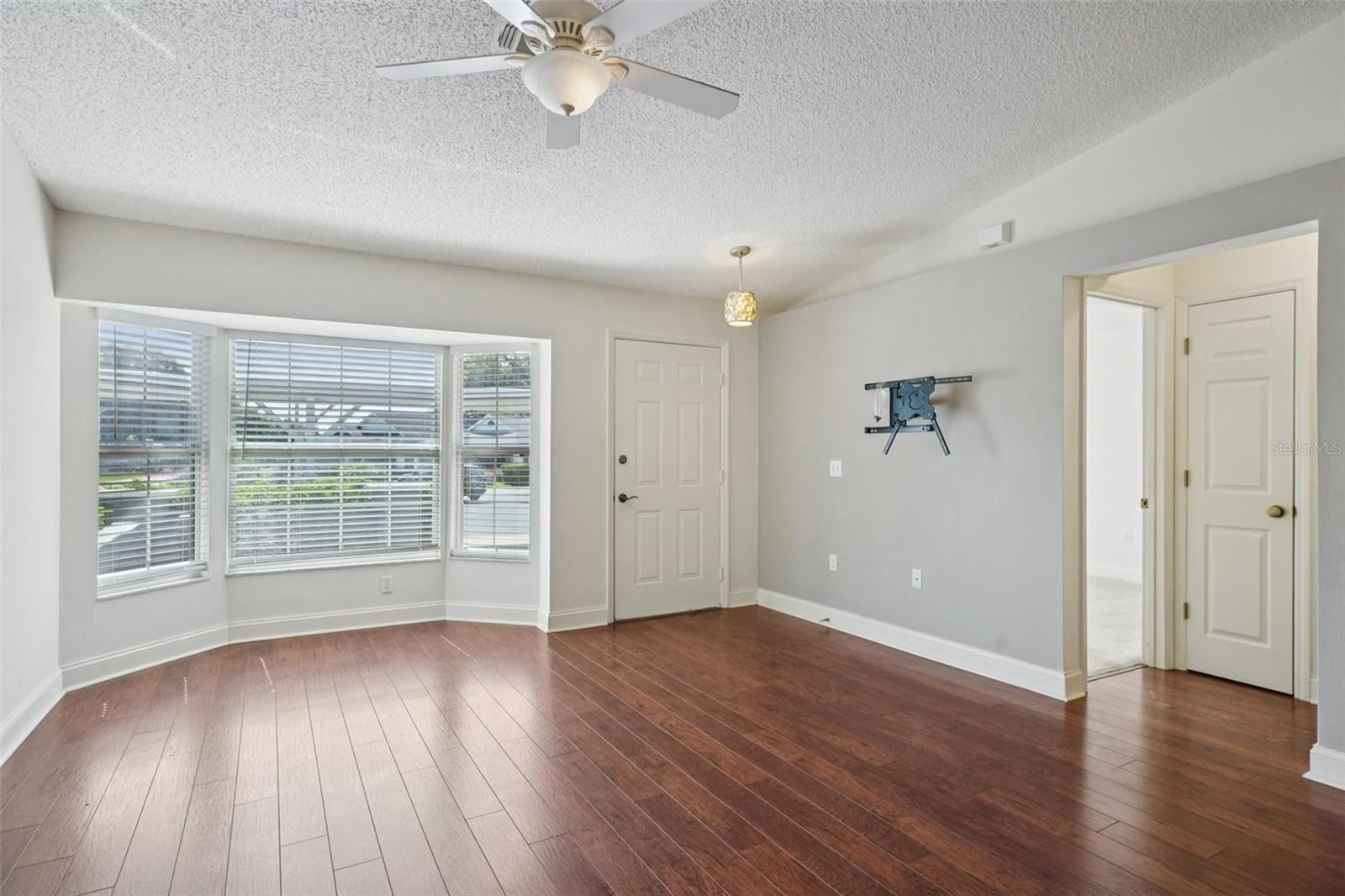 Listing photo id 5 for 38237 Eucalyptus Drive