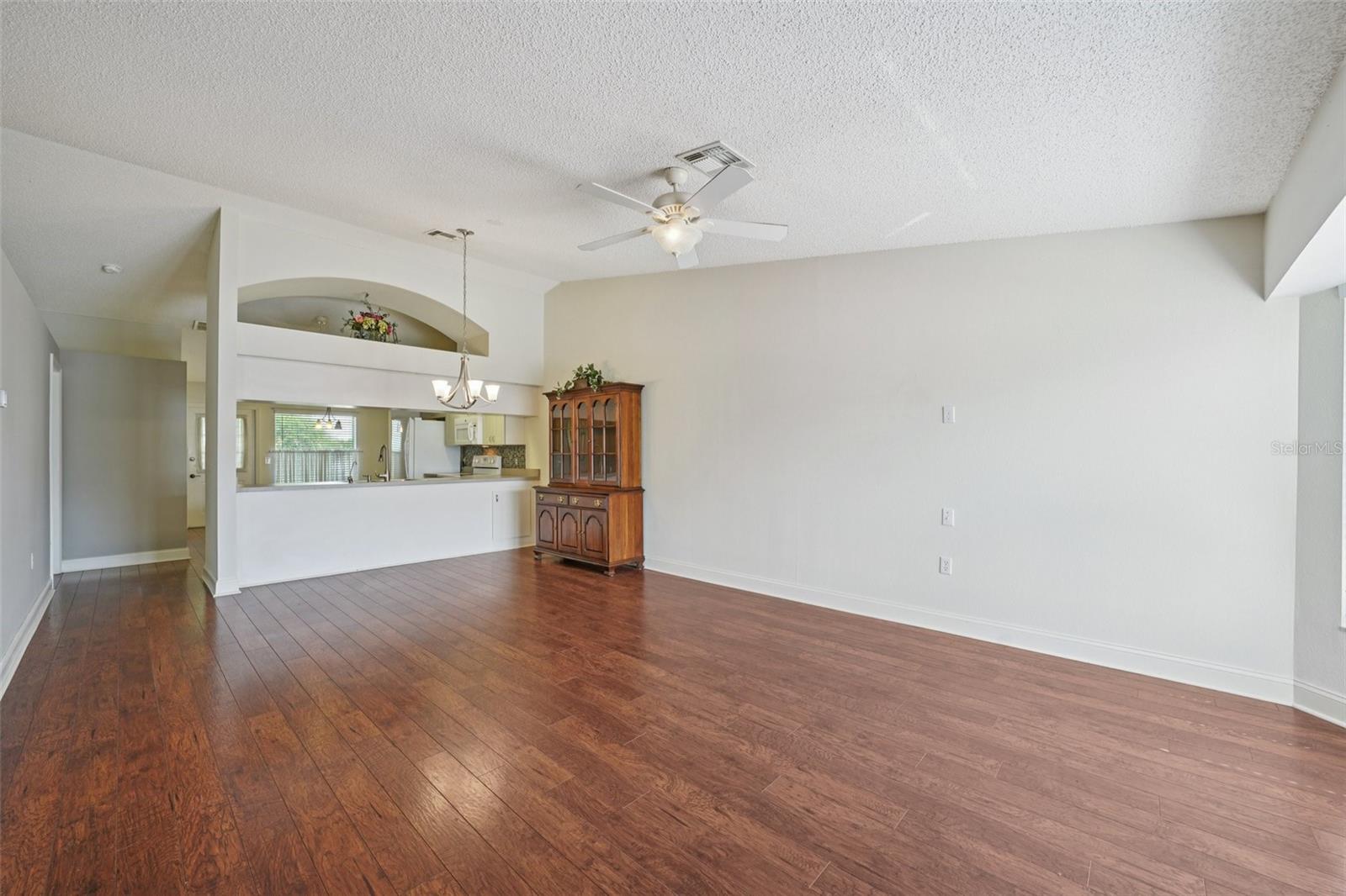 Listing photo id 6 for 38237 Eucalyptus Drive