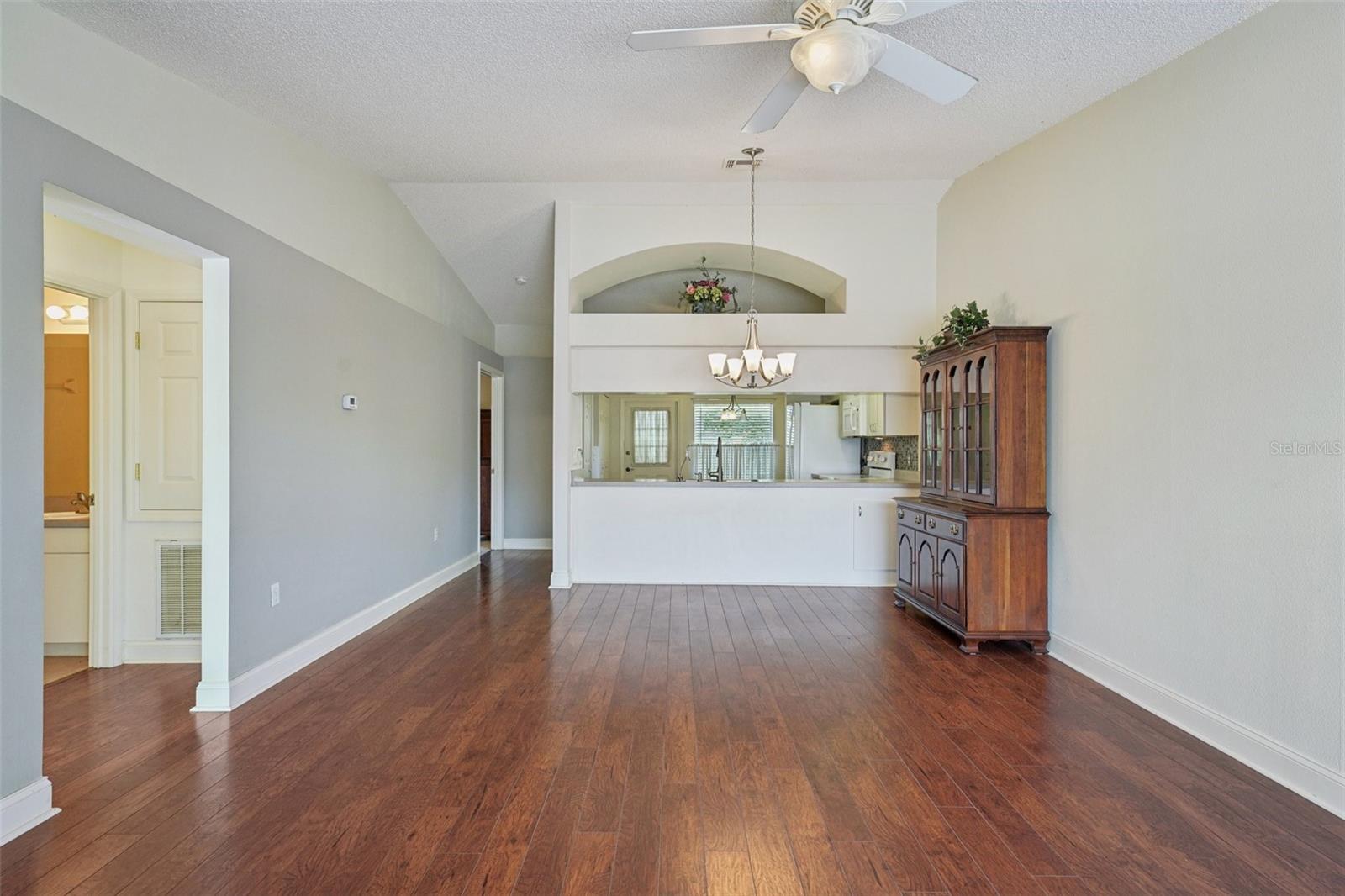 Listing photo id 7 for 38237 Eucalyptus Drive
