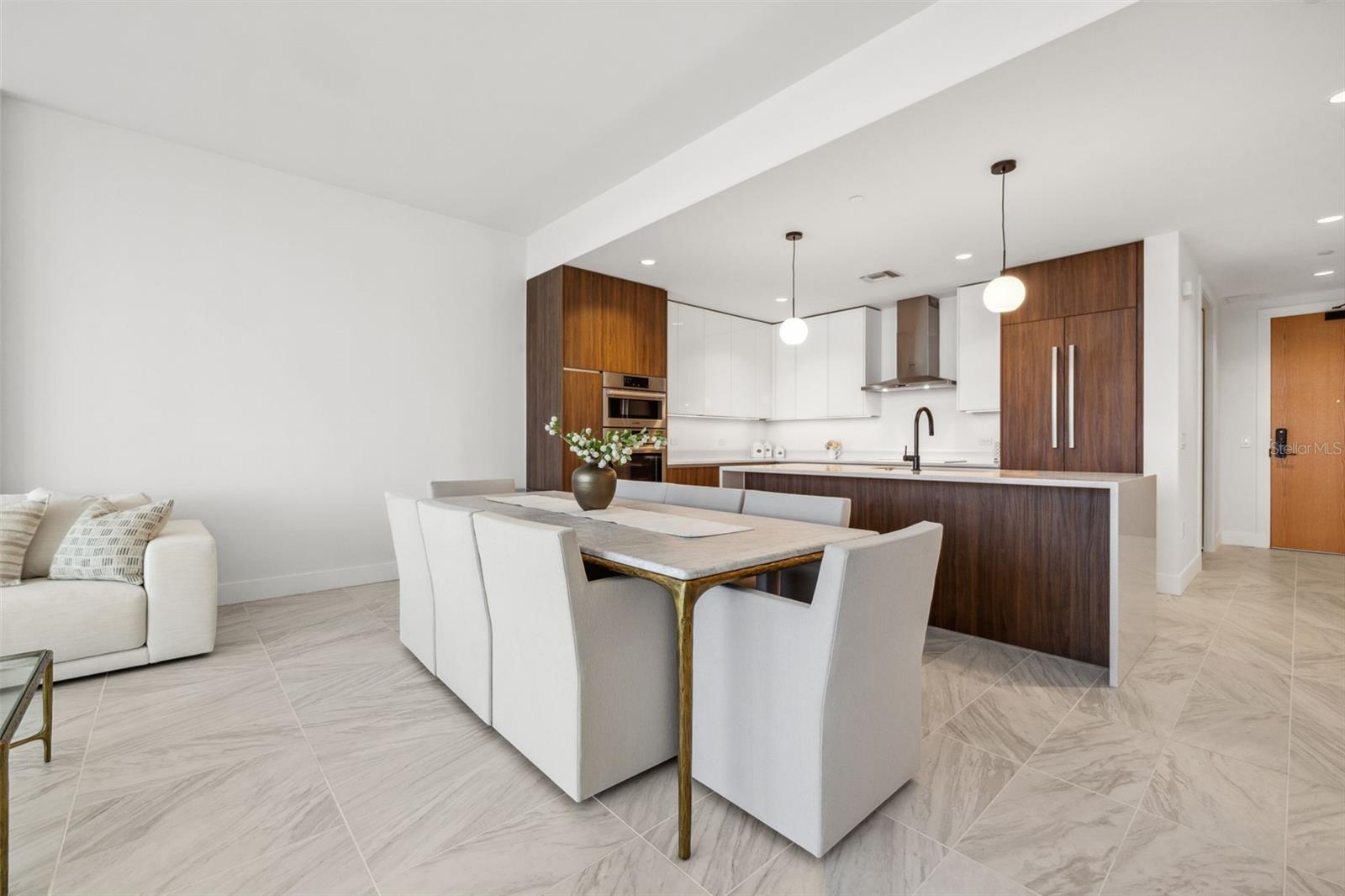 Image 11 of 58 For 777 3rd Avenue N 1406