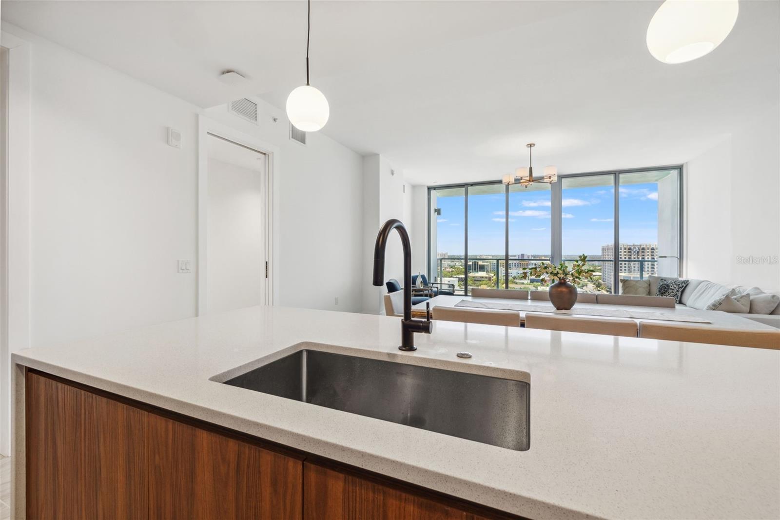 Image 15 of 58 For 777 3rd Avenue N 1406