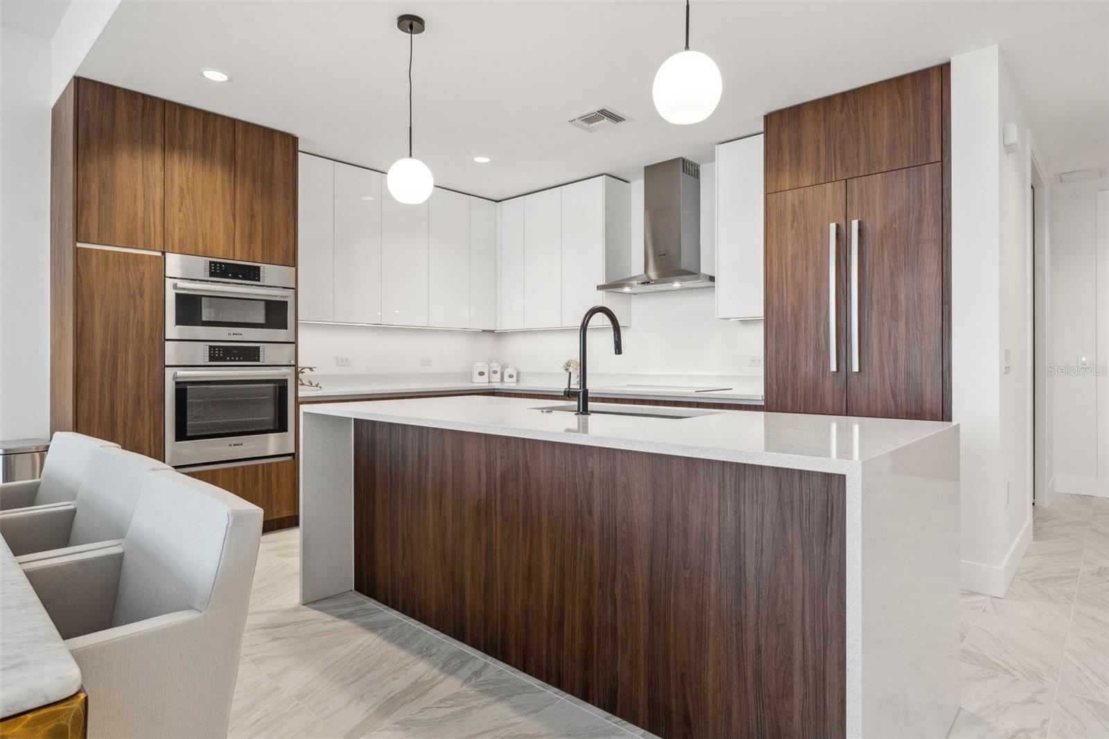 Image 17 of 58 For 777 3rd Avenue N 1406