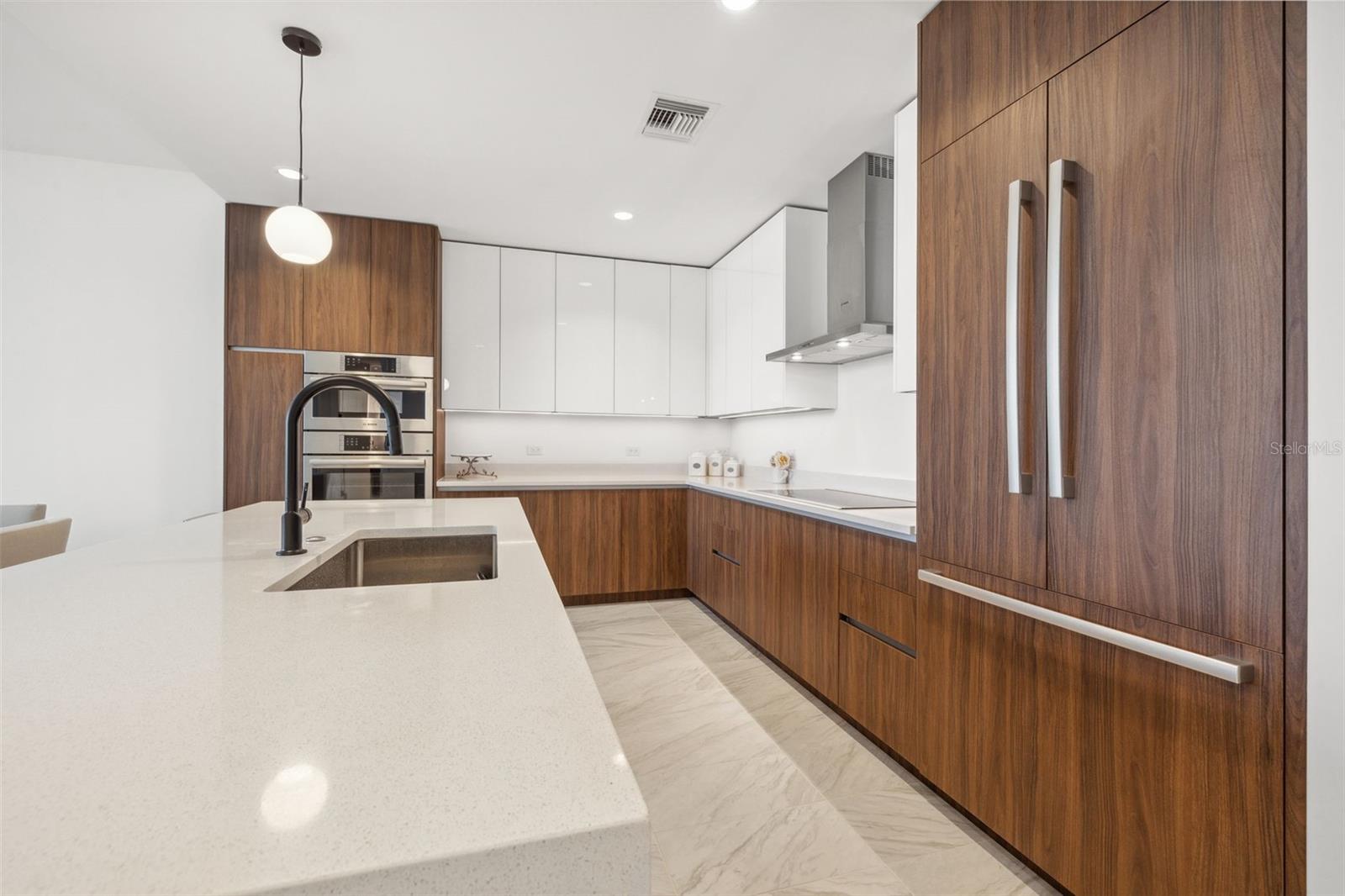 Image 18 of 58 For 777 3rd Avenue N 1406