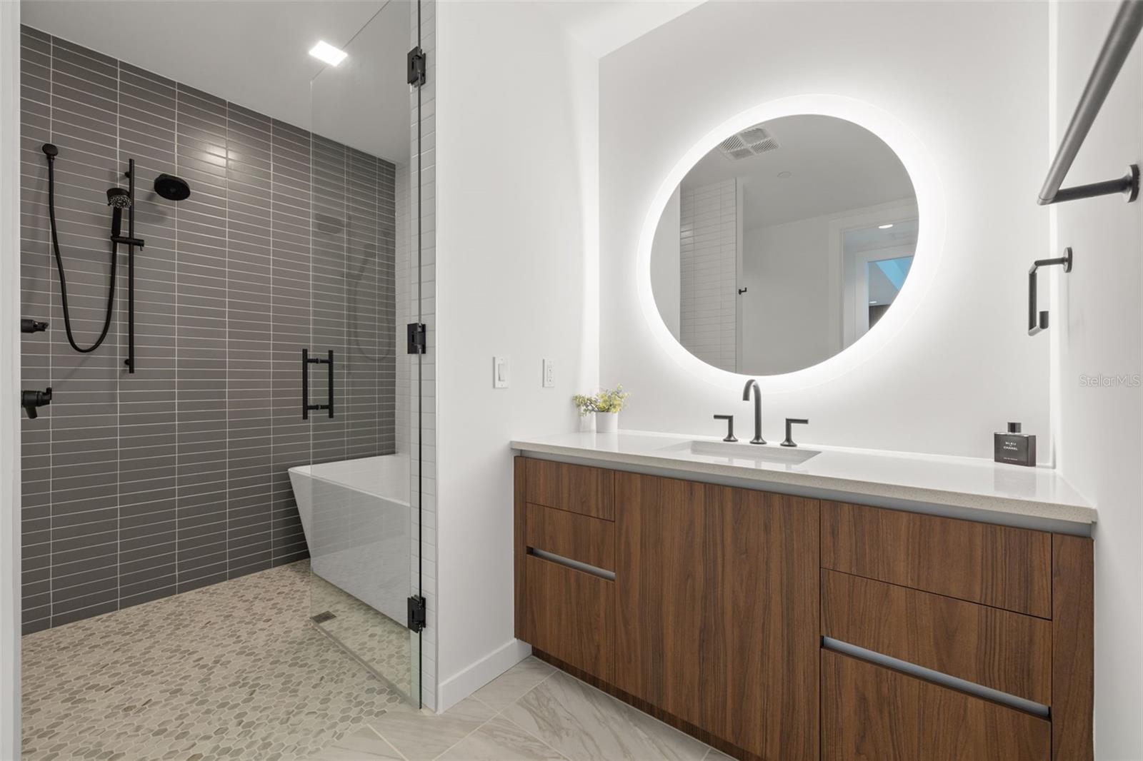 Image 21 of 58 For 777 3rd Avenue N 1406