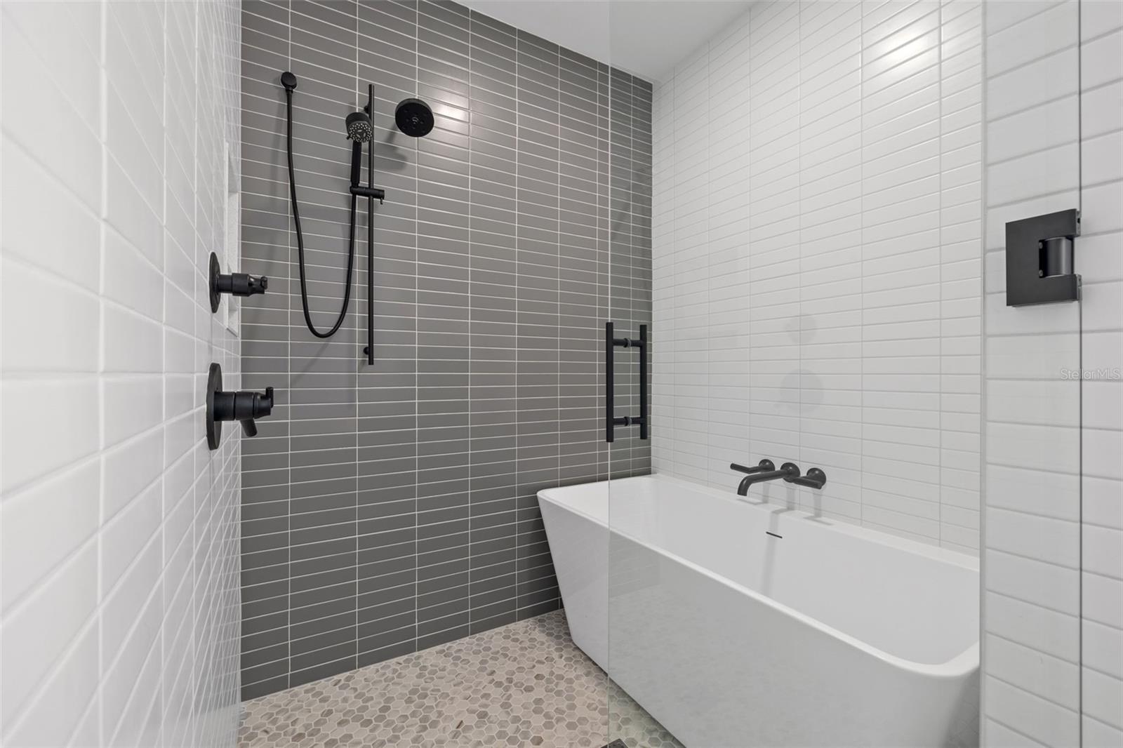 Image 22 of 58 For 777 3rd Avenue N 1406