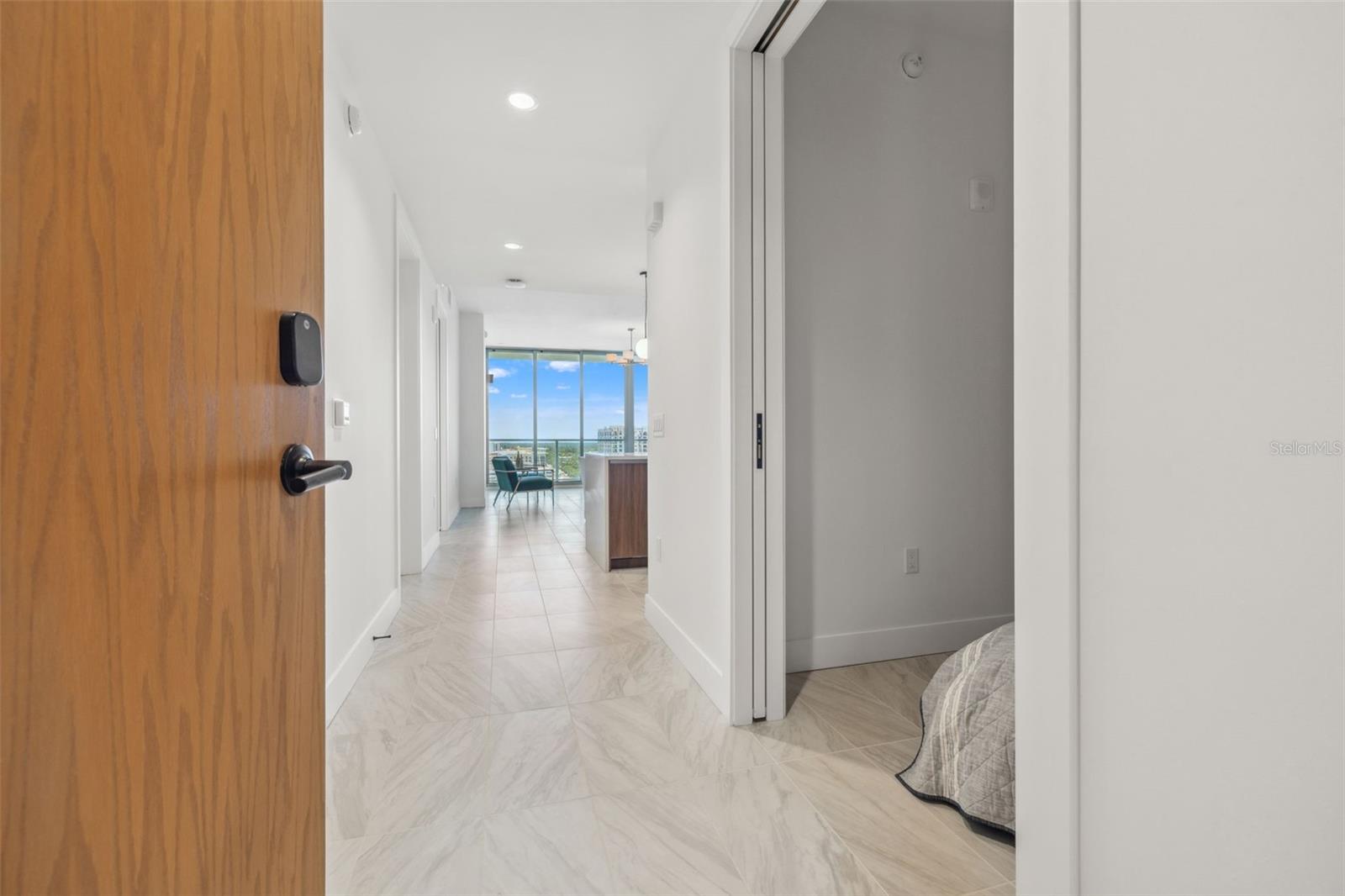 Image 6 of 58 For 777 3rd Avenue N 1406