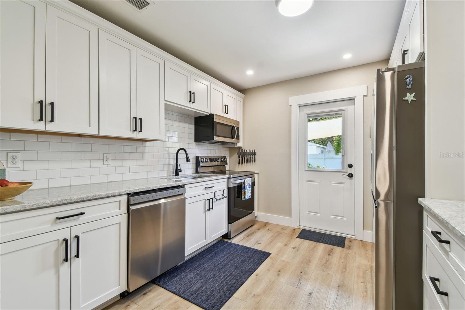 Image 16 of 35 For 1529 Essex Drive N