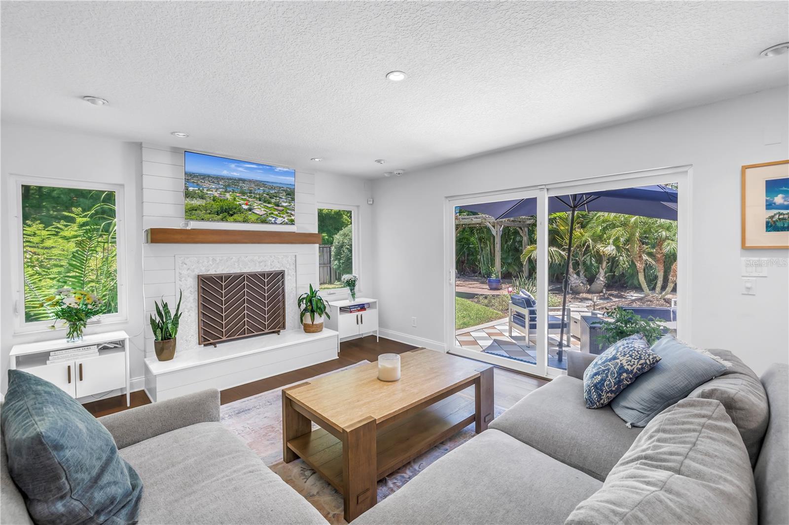Image 21 of 75 For 4096 38th Street S