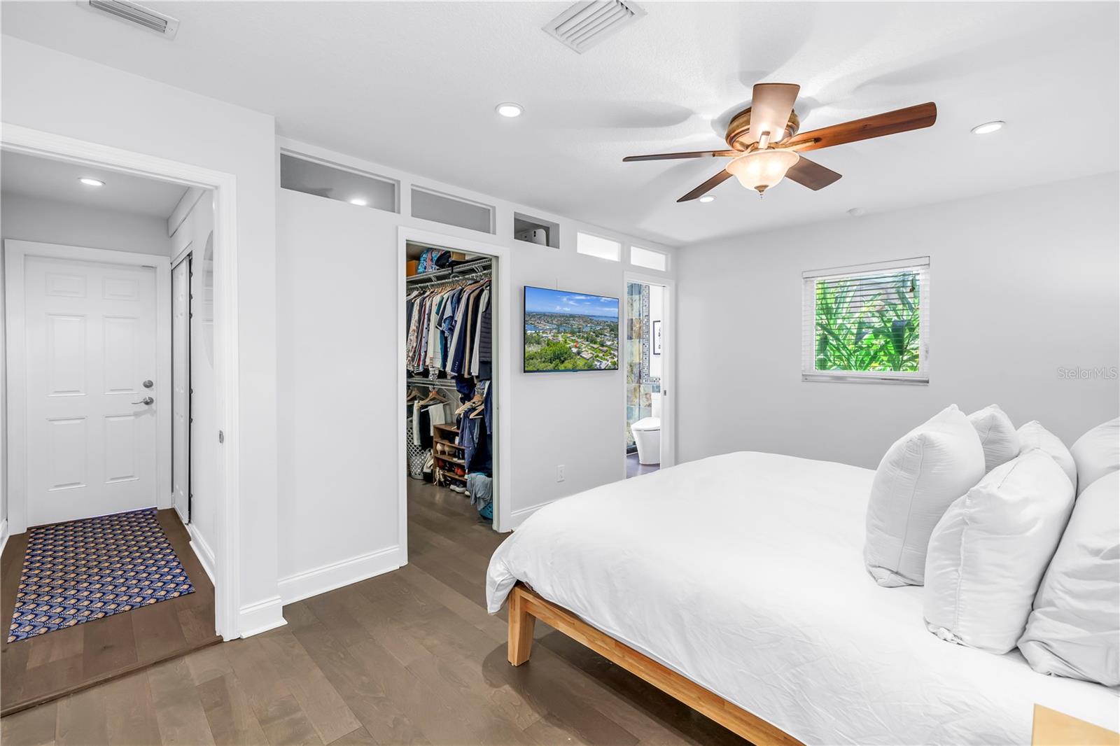 Image 27 of 75 For 4096 38th Street S