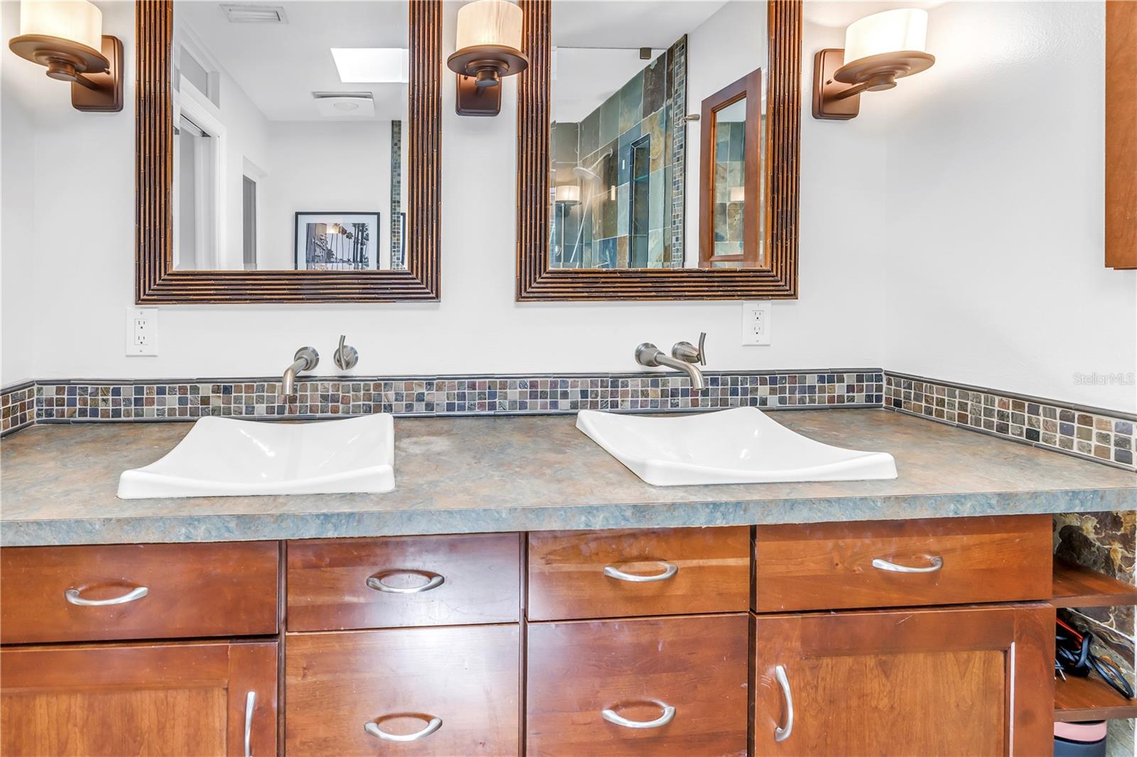 Image 31 of 75 For 4096 38th Street S