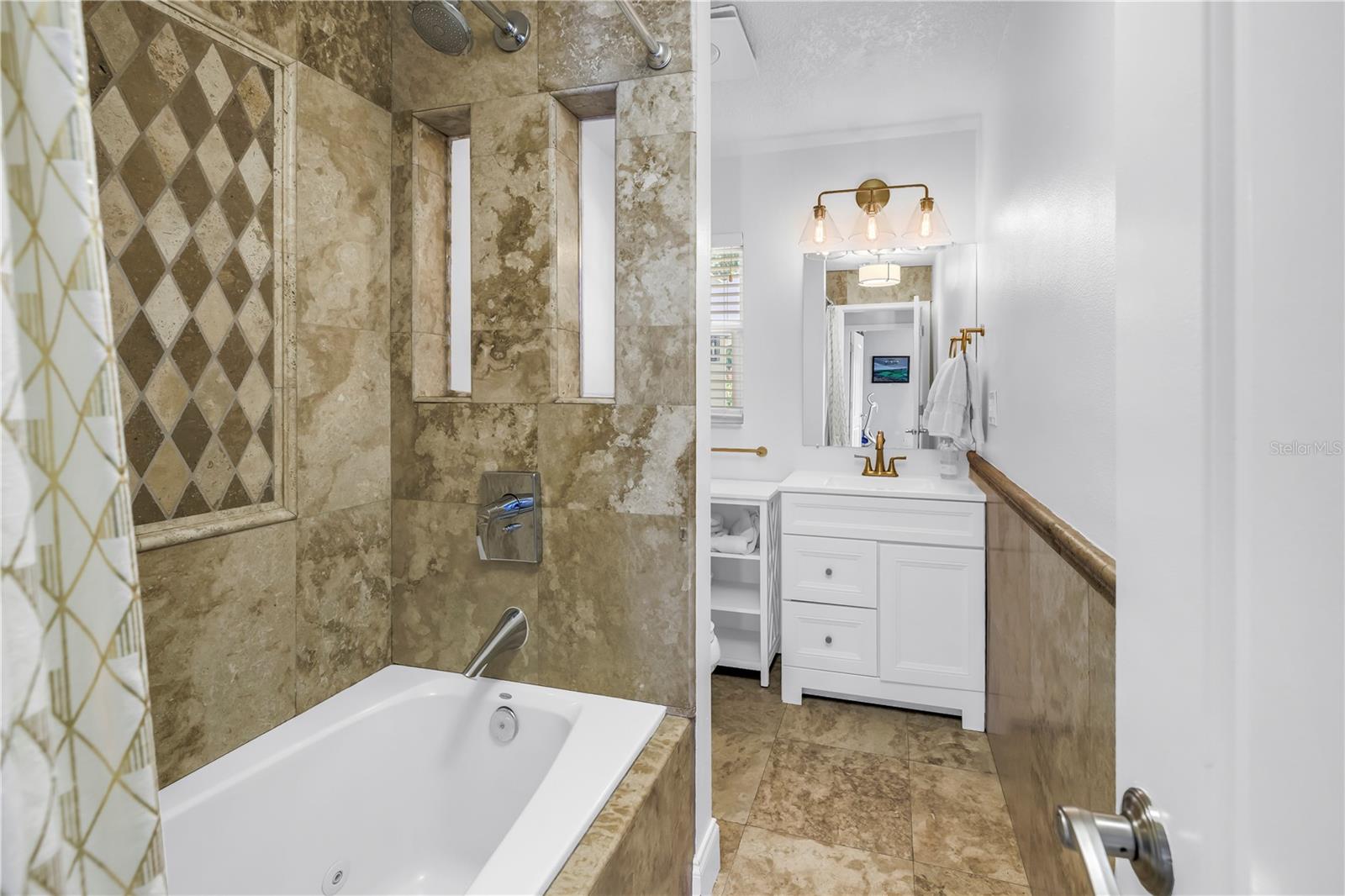 Image 40 of 75 For 4096 38th Street S