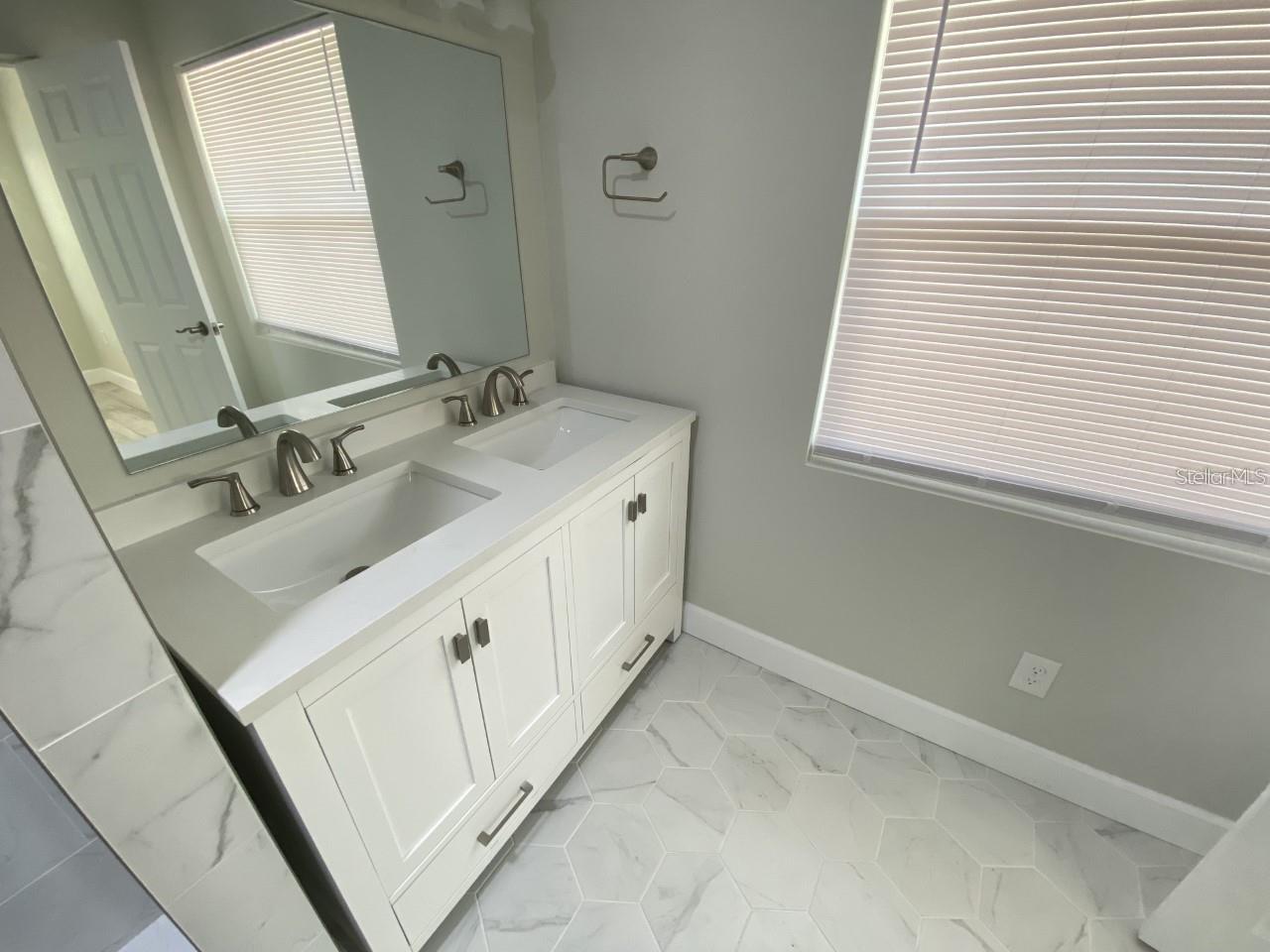 Image 12 of 14 For 201 Fernwood Avenue