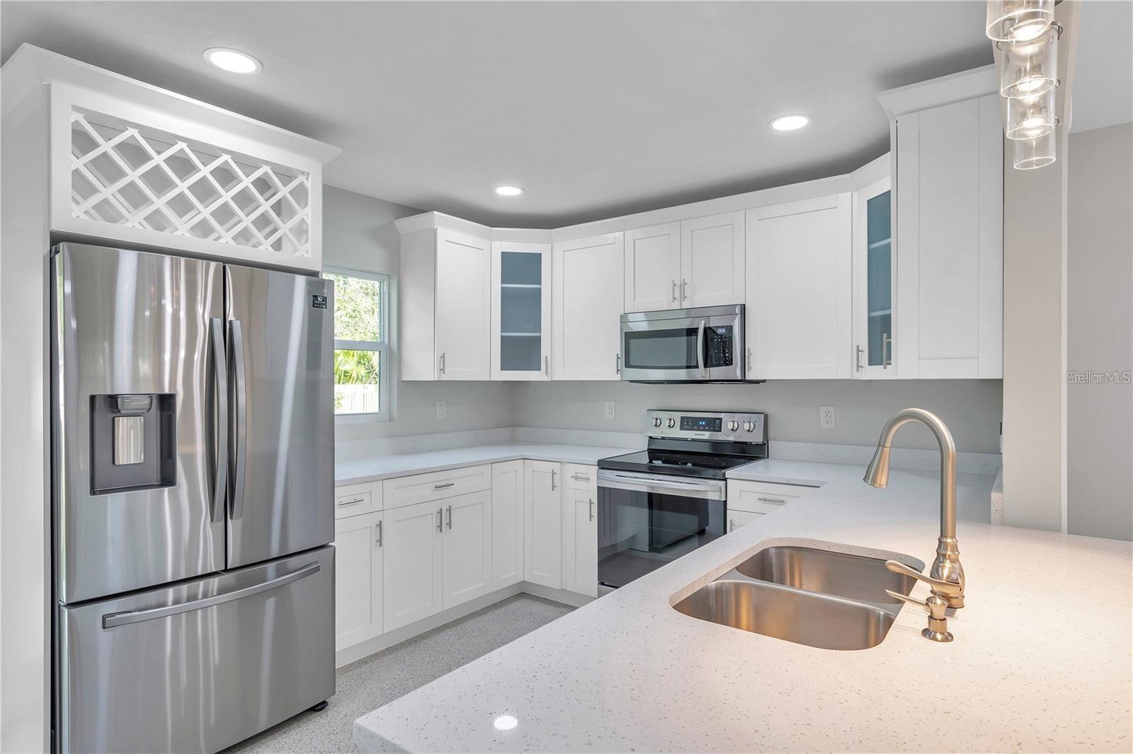 Image 4 of 14 For 201 Fernwood Avenue