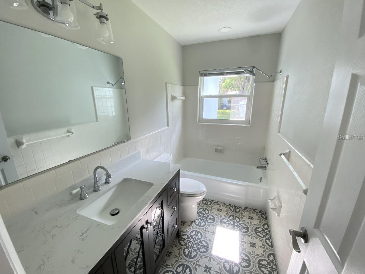 Image 9 of 14 For 201 Fernwood Avenue
