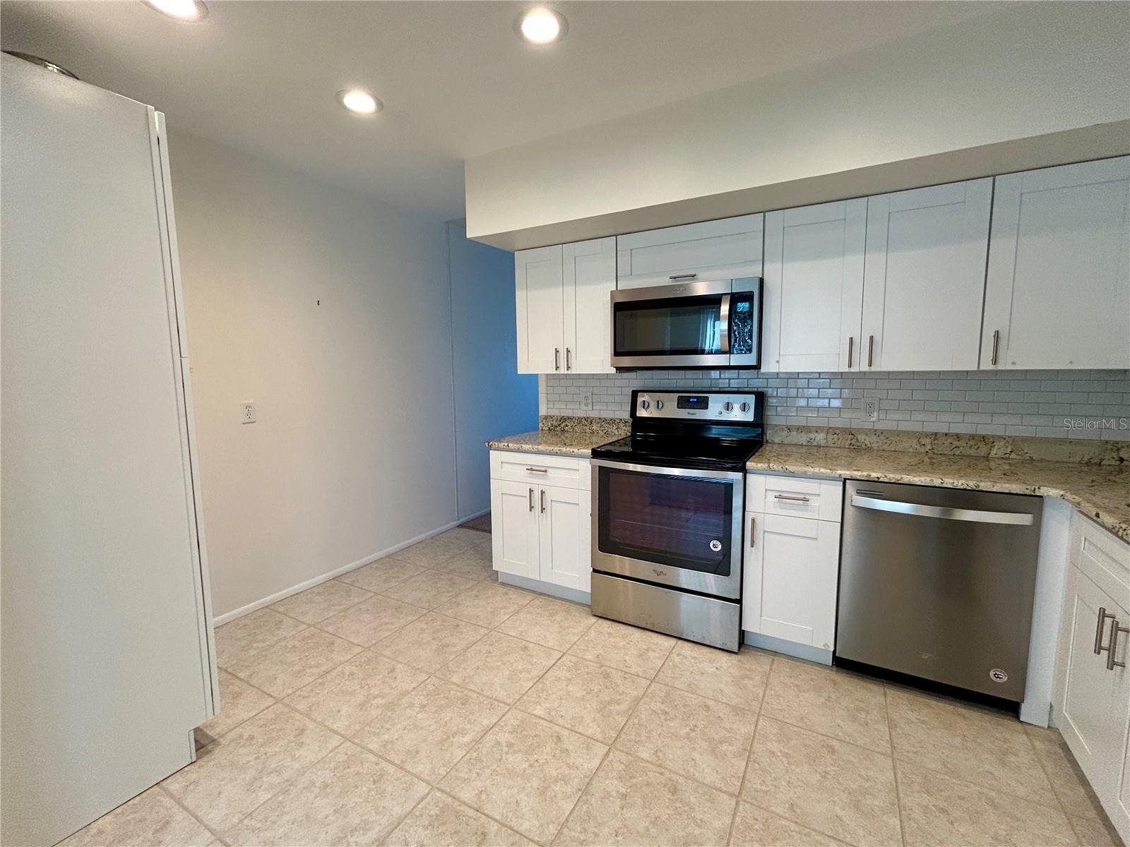 Image 10 of 54 For 2070 World Parkway Boulevard 36
