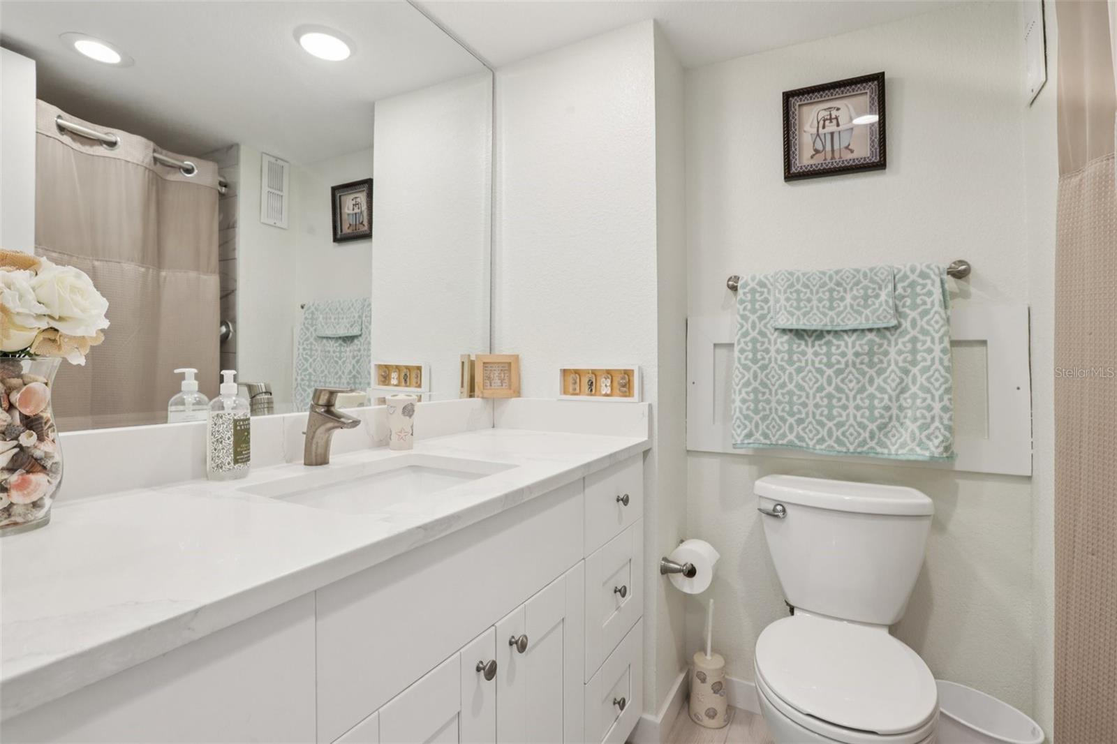 Image 11 of 42 For 880 Mandalay Avenue C513