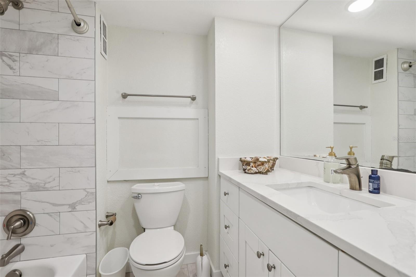 Image 15 of 42 For 880 Mandalay Avenue C513