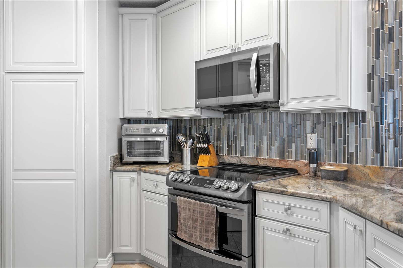 Image 24 of 60 For 449 12th Street 1004