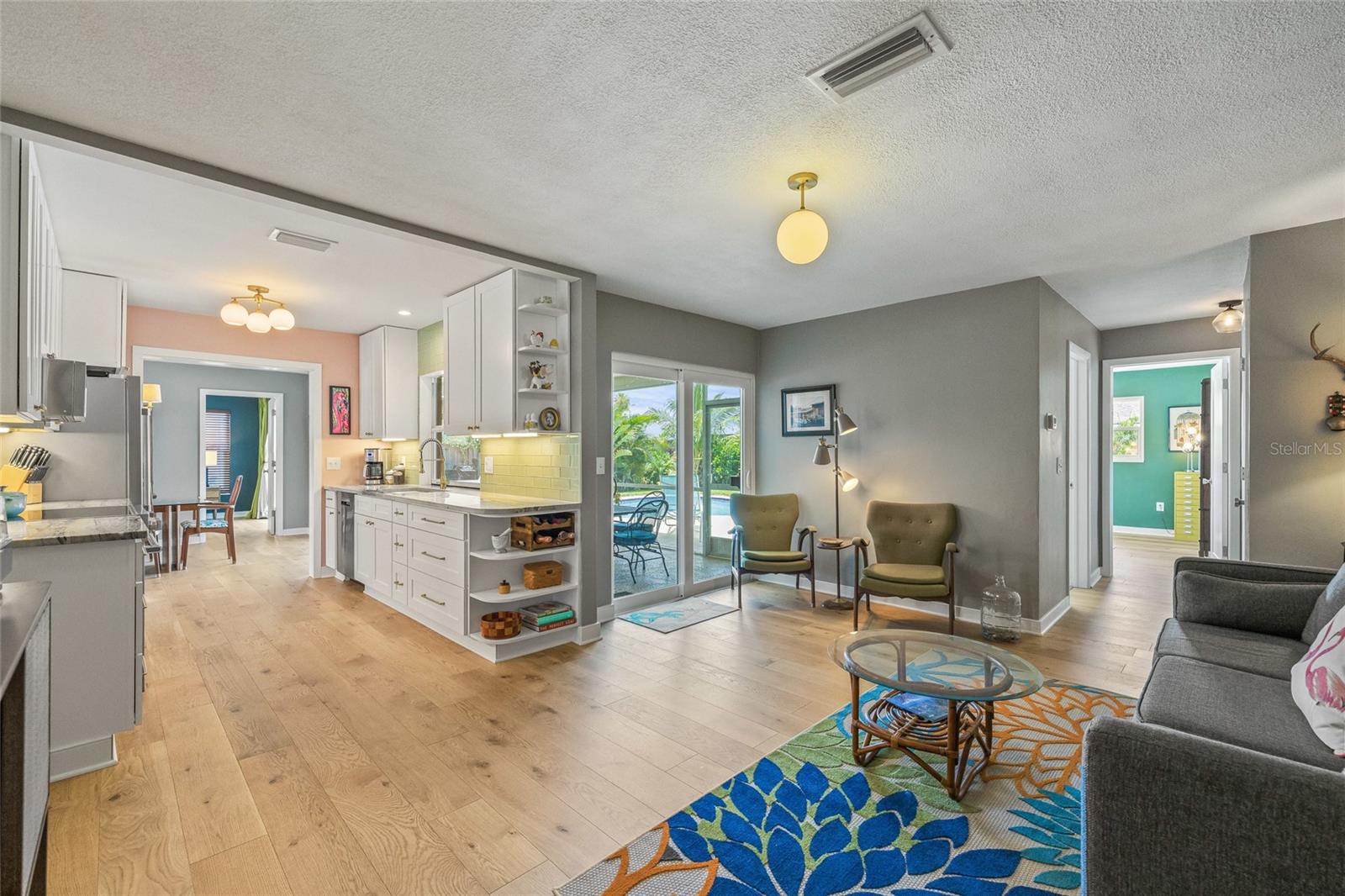 Image 13 of 39 For 2581 61st Avenue S