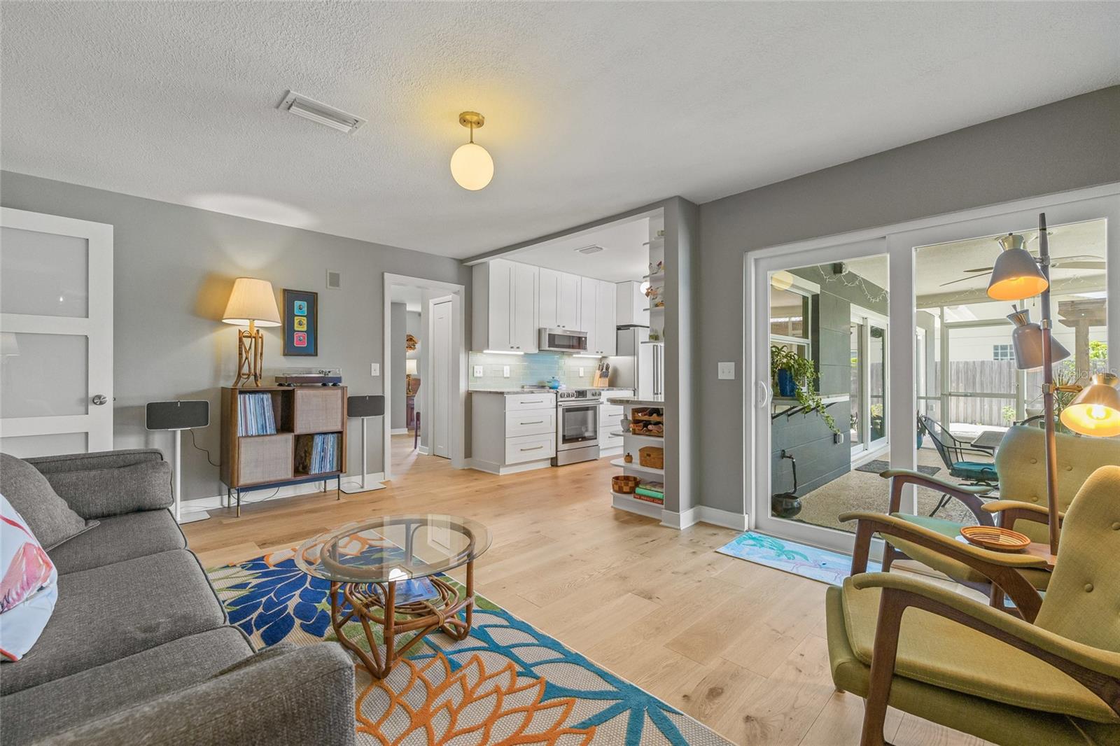 Image 15 of 39 For 2581 61st Avenue S