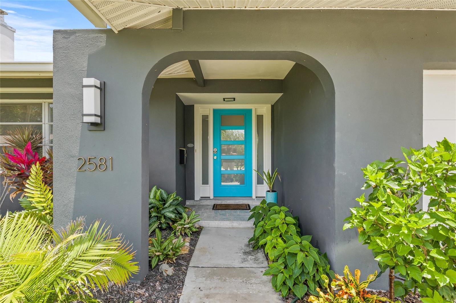 Image 4 of 39 For 2581 61st Avenue S