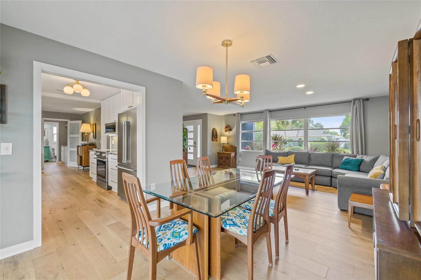 Image 8 of 39 For 2581 61st Avenue S