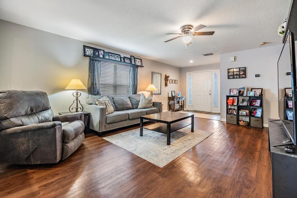 Image 4 of 32 For 8632 Hawbuck Street