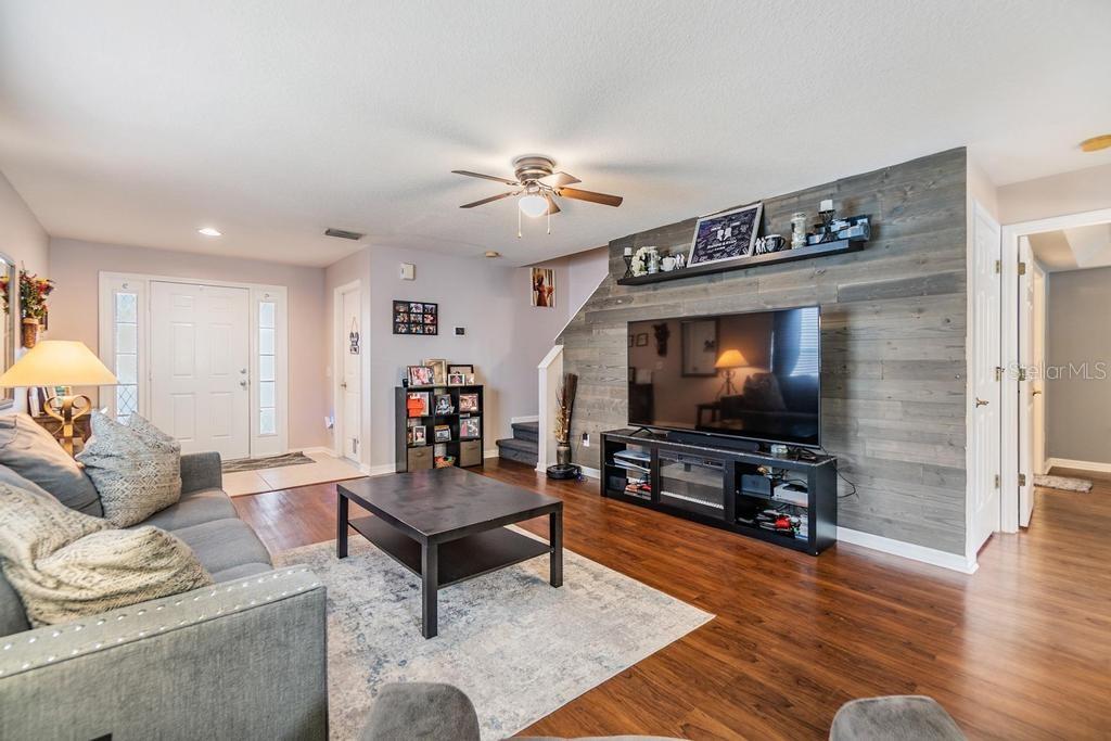 Image 6 of 32 For 8632 Hawbuck Street