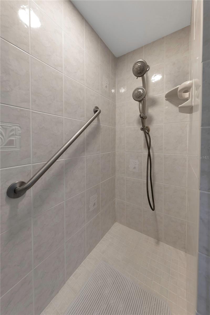 Image 16 of 23 For 3035 Countryside Boulevard 16b