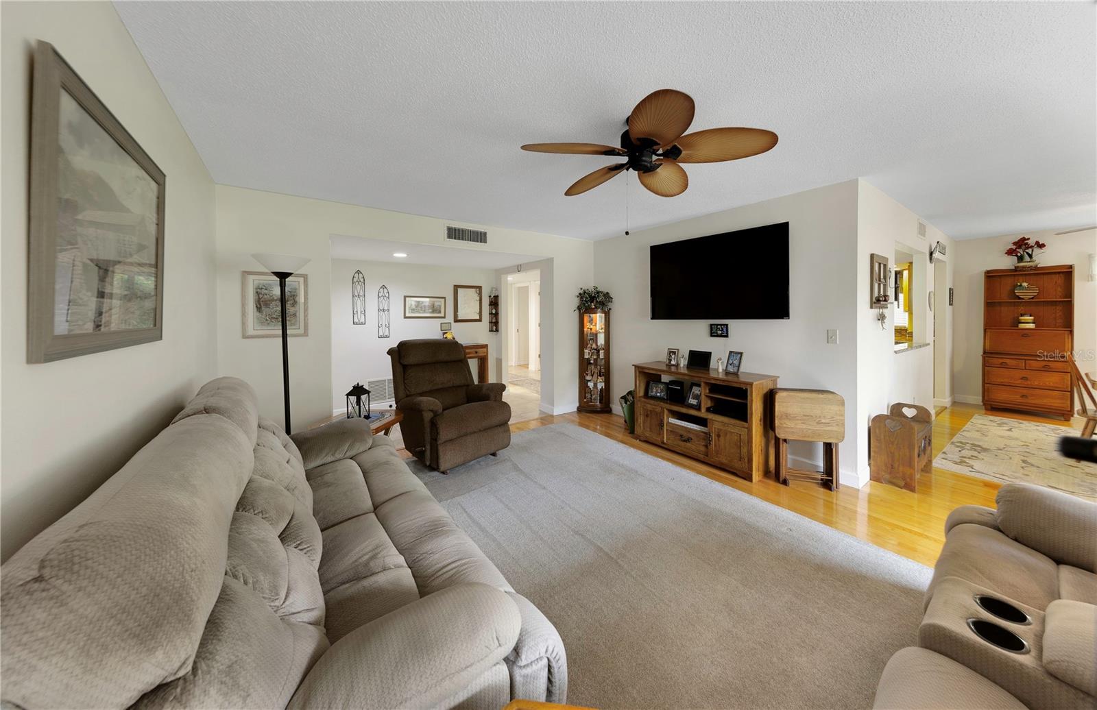 Image 6 of 23 For 3035 Countryside Boulevard 16b